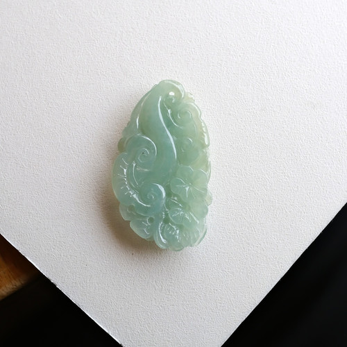 翡翠彫刻【LIGHT GREEN PHOENIX】99377 | 翡翠専門店 ジョイテック