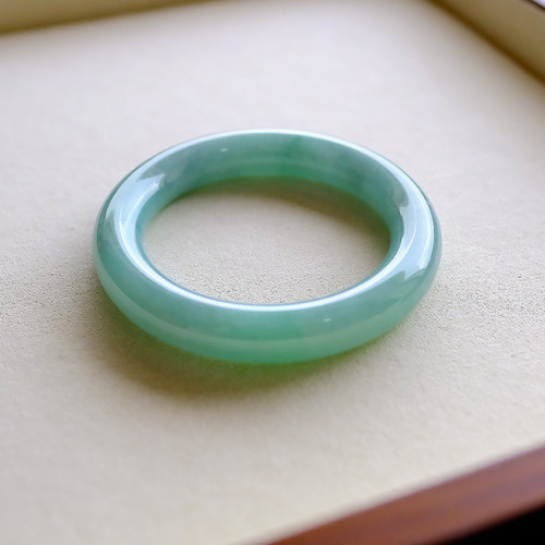 翡翠バングル【SOYOKAZE】52.8mm A98018 | 翡翠専門店 ジョイテック