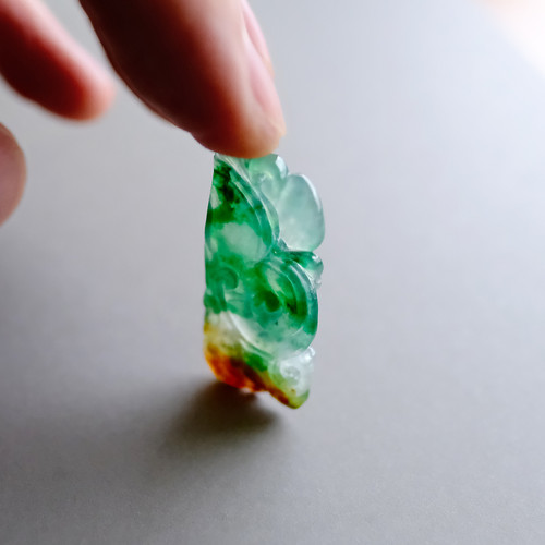 翡翠✘‎~✘‎様 オーダーページ 翡翠 ジェイダイト 鶴文様入り 9,979ct 宝石鑑別書付き | 古美術