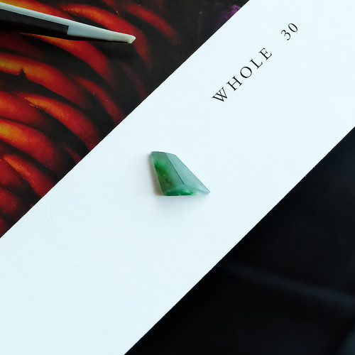 翡翠彫刻ルース【GREEN FLASH】95276 | 翡翠専門店 ジョイテック