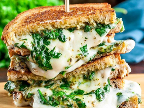 Sándwich de queso a la parrilla con pesto de espinacas cremoso 🌿🍃
