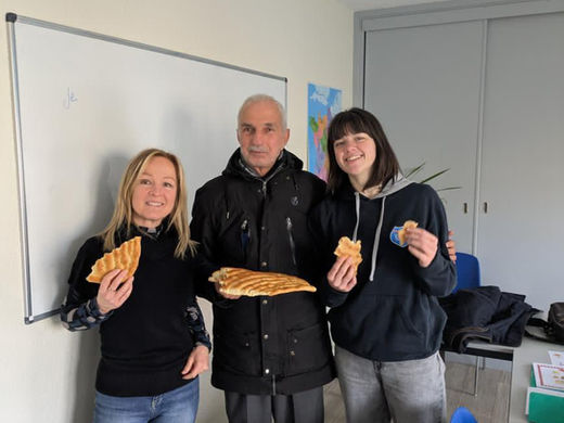Partage d'un pain afghan pendant un cours de français