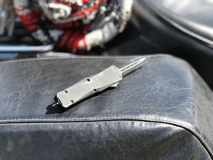 Thumbnail: extended knife on motorcycle seat