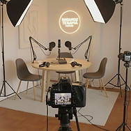 Sala de streaming de Hagamos Terapia para entrevistas y contenidos sobre salud mental