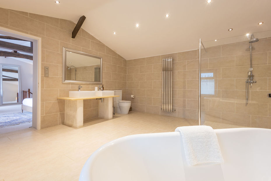 bathroom - Romantic wedding venue near Cognac