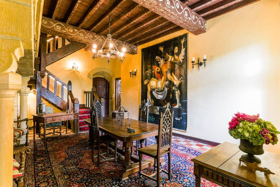 Vestibule - 5 star Hilltop chateau wedding venue in the Dordogne