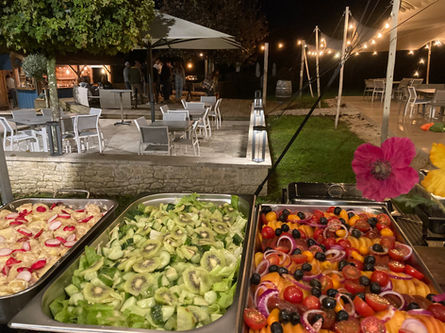 Seasonal salads served with the barbecue mixed grill - Crazy diamond food truck, mobile bar and catering for weddings and private events in the Dordogne, France
