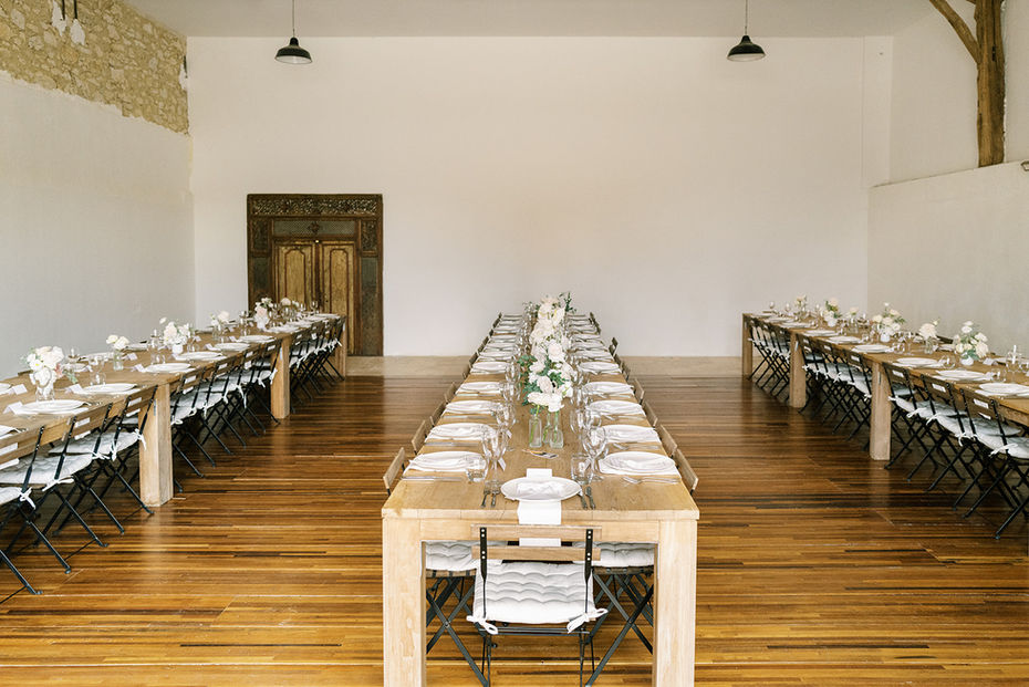 Charming chateau wedding venue near Toulouse with a rustic courtyard, party barn, pool and bar. 