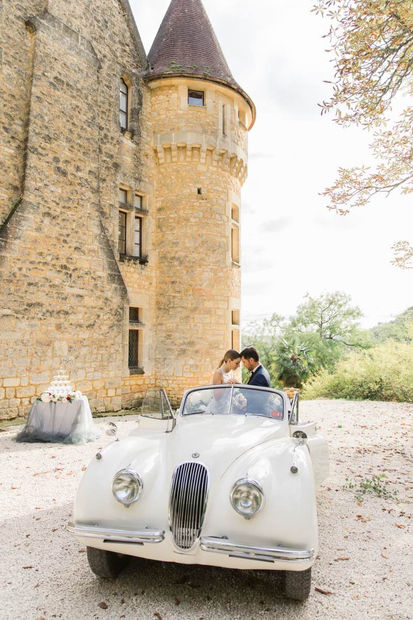 Wedding car - 5 star Hilltop chateau wedding venue in the Dordogne