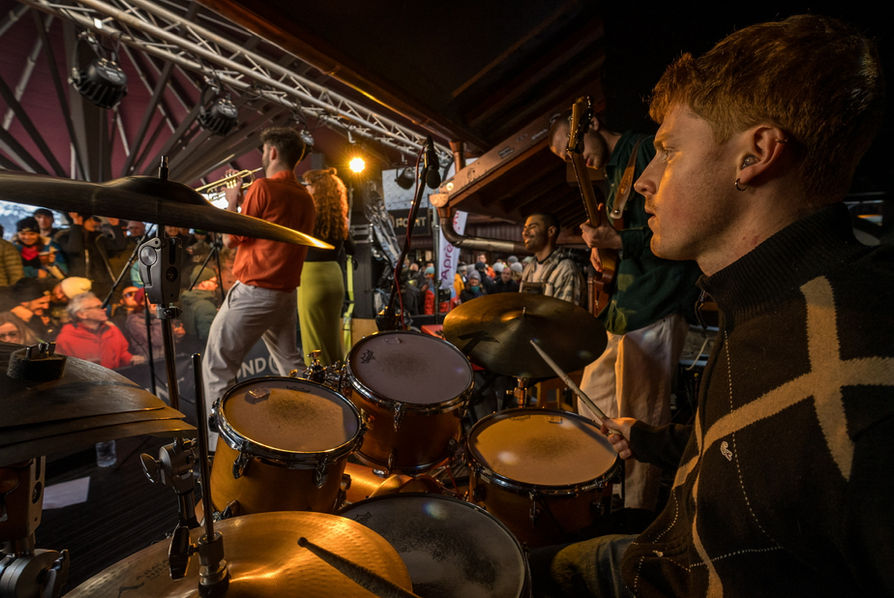 Rhythm Section “Ronnie Loves” - Rond Point - Hot brass band for weddings and private events throughout France.