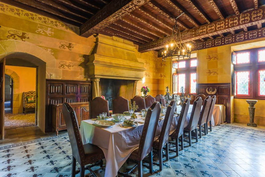 Dining room - 5 star Hilltop chateau wedding venue in the Dordogne