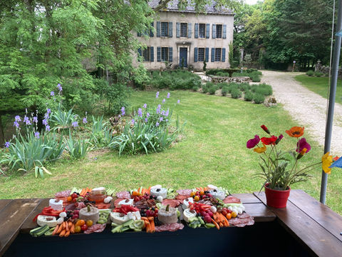 Mezze sharing platters for a wedding at Chateau de Pradié. Crazy diamond food truck, mobile bar and catering for weddings and private events in the Dordogne, France.