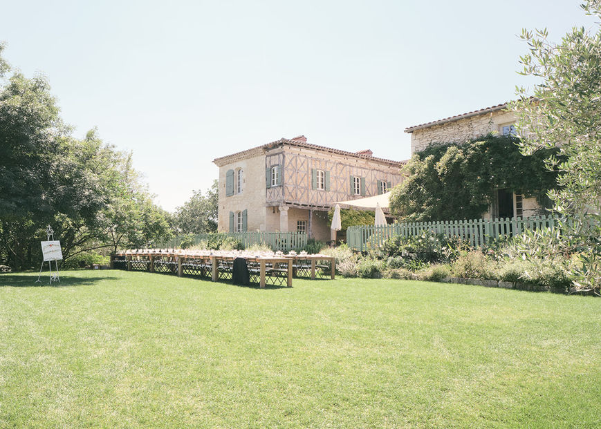 Charming chateau wedding venue near Toulouse with a rustic courtyard, party barn, pool and bar. 