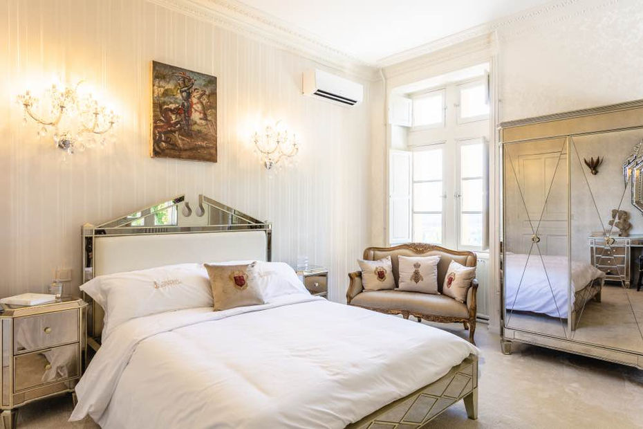 Luxury bedroom - 5 star Hilltop chateau wedding venue in the Dordogne