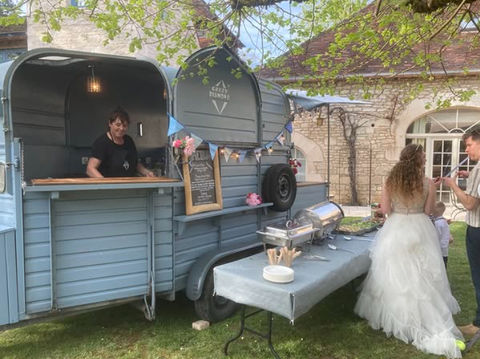 Food truck at Chateau du Raysse