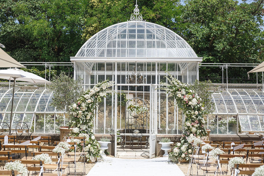 Elegant, chic wedding venue wine estate in the Languedoc, oozing French vintage style and charm.