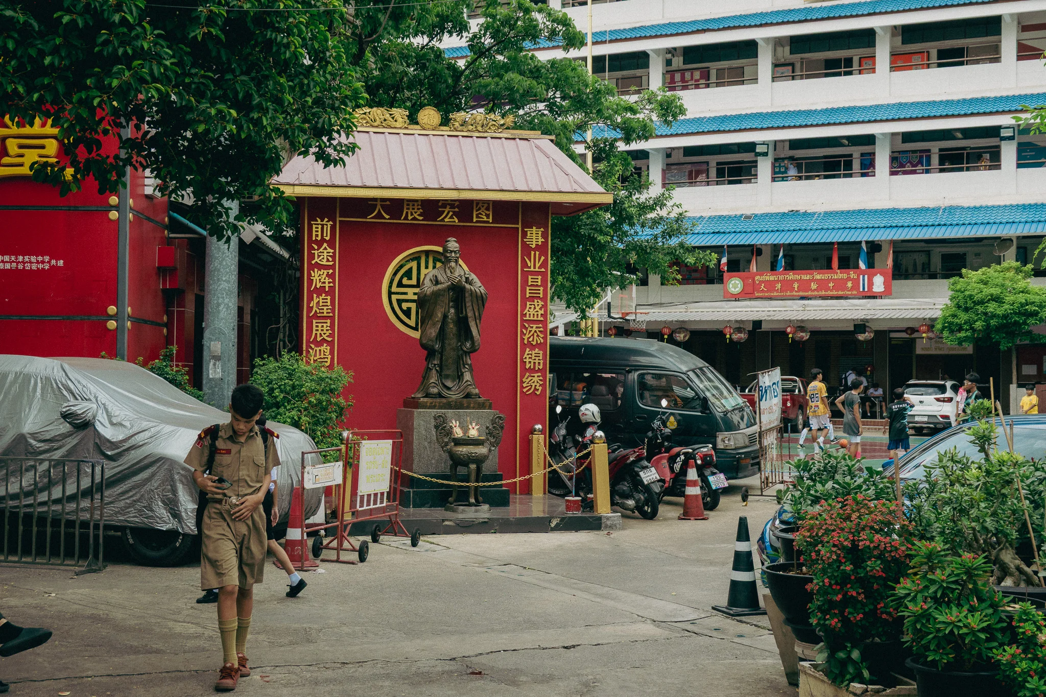 Traditional Thai sculpture on a red background in the middle of the city