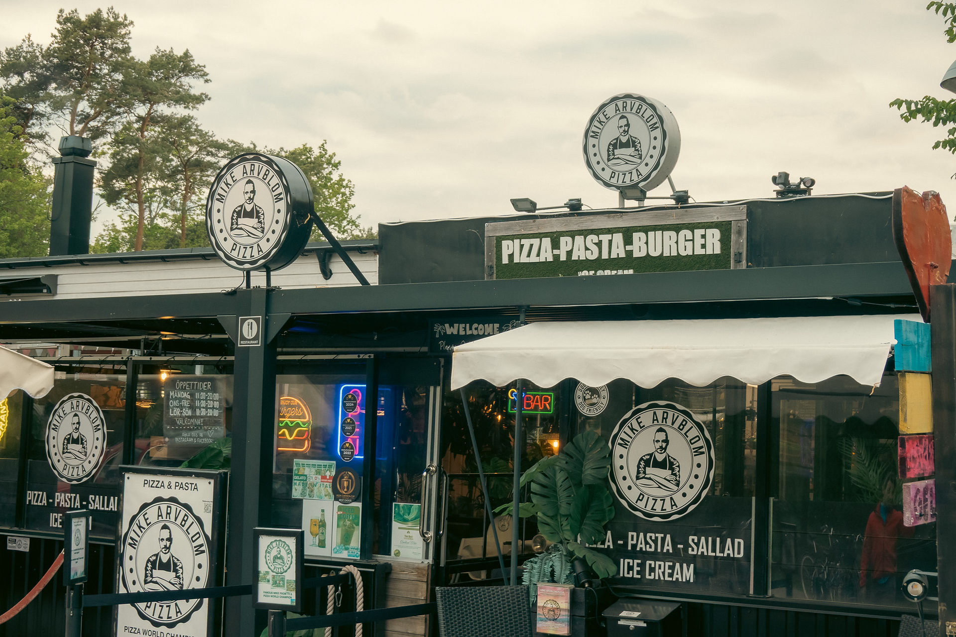Exterior of Mike Arvblom Pizza in Falsterbo, Sweden