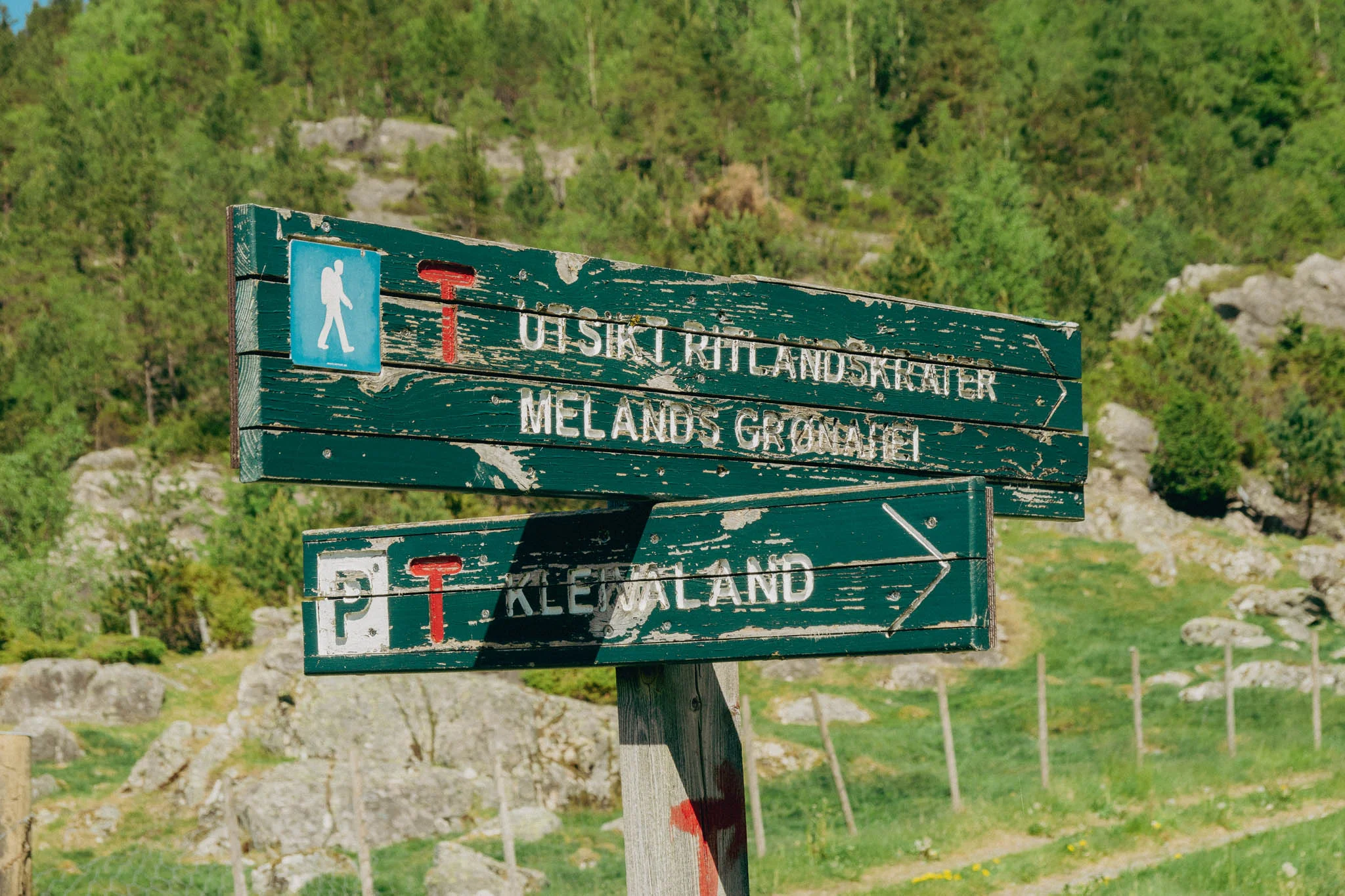 cross signs for Ritland Crater hike in Norway