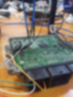 Diagnostic électronique d'un circuit imprimé automobile avec sondes de mesure