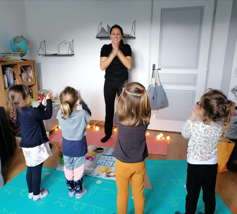 atelier yoga enfants pour un anniversaire