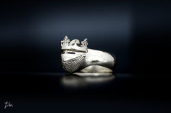 knight king ring