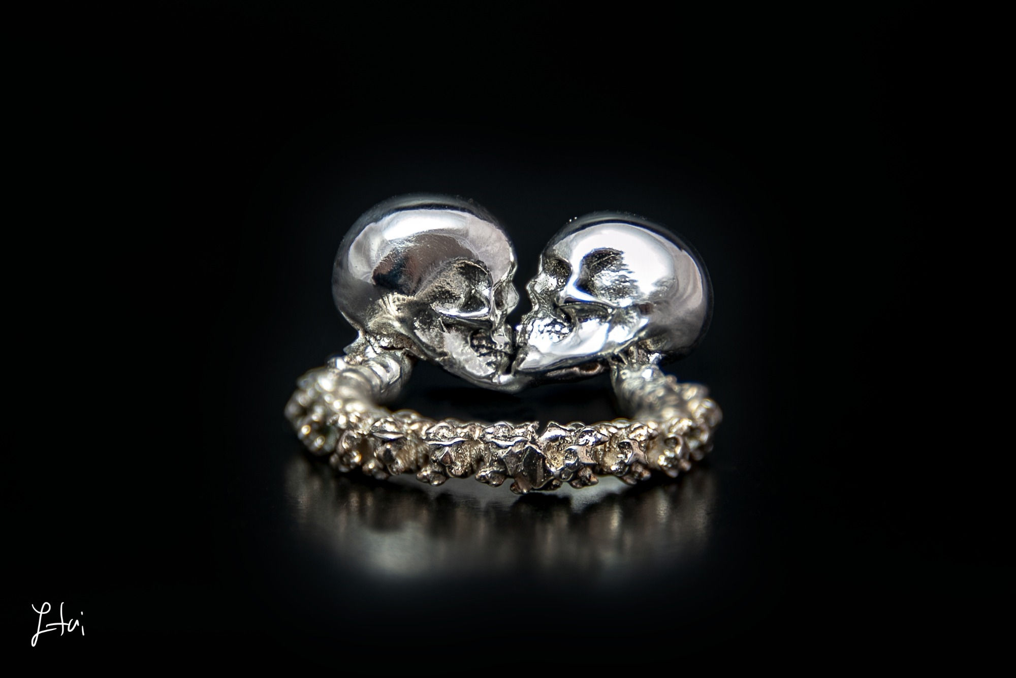 טבעת גולגולות מתנשקות