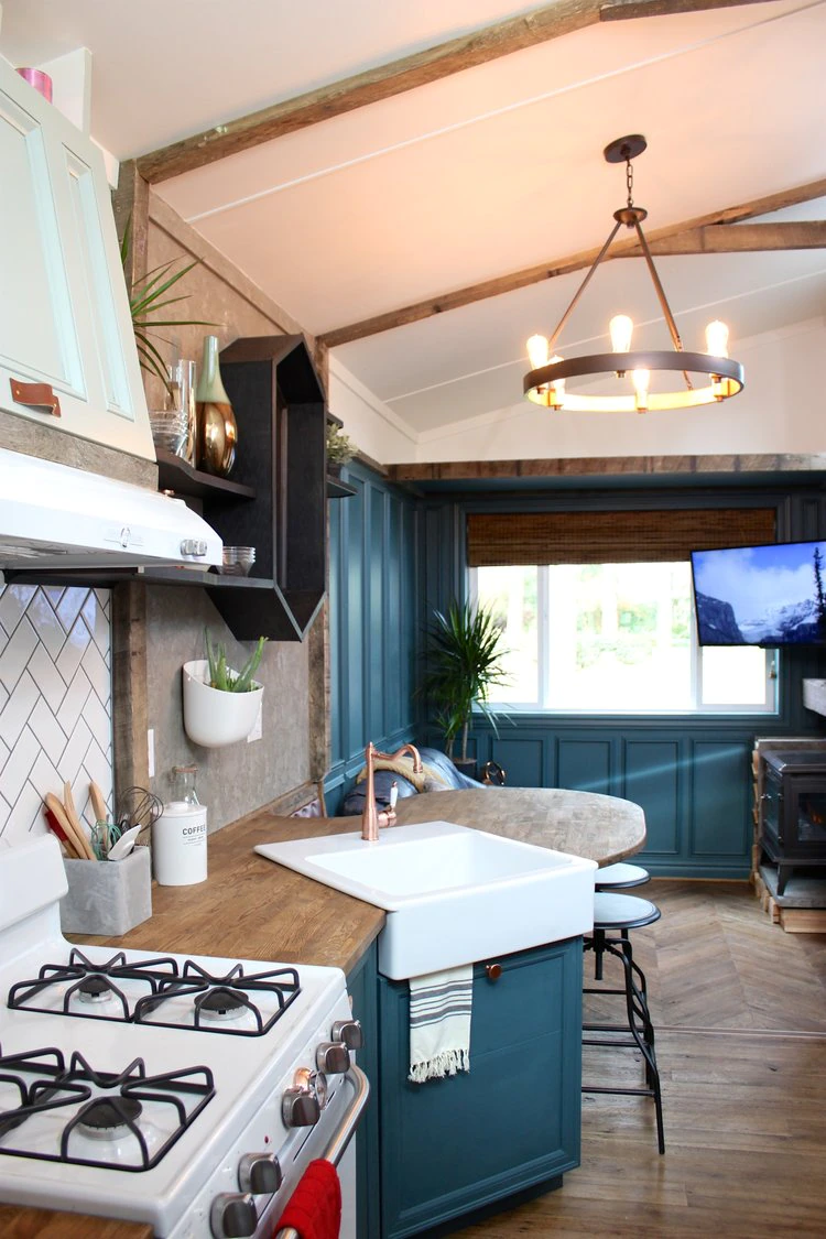 Thumbnail: Vintage  Trailer Tiny House