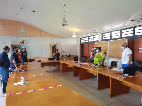 Opération de reconstruction du pont du "Creek à Paul".