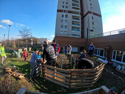 Keyhole garden avec tour de compostage, autonomie alimentaire des territoires