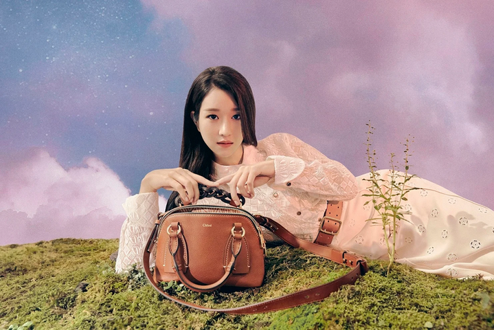 Chloé 隨便一擺，就是年輕熟女衣櫃裡的的青春史