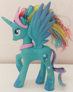 Trixie Lulamoon Alicorn Fakie