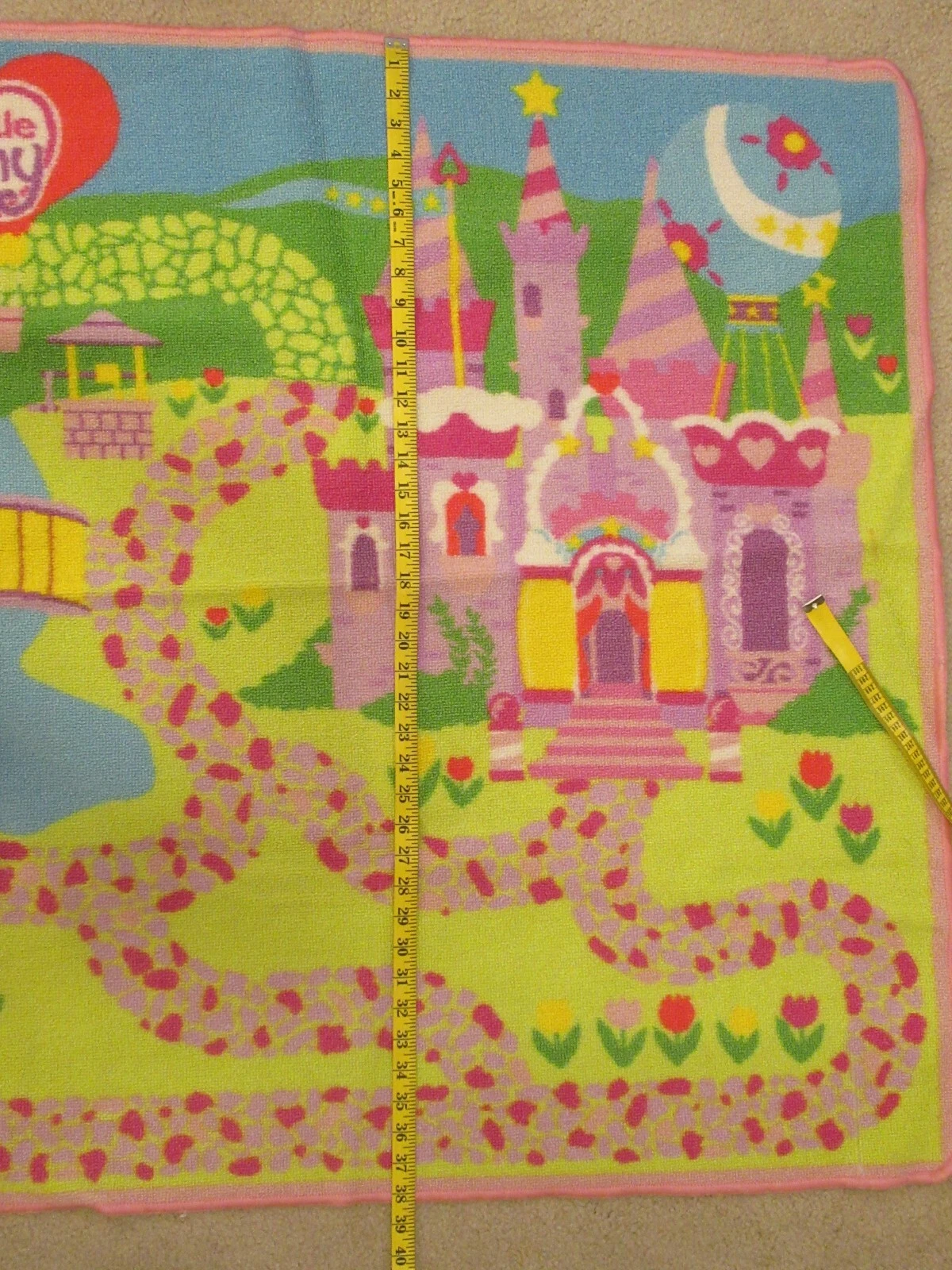 The play rug, with a ruler