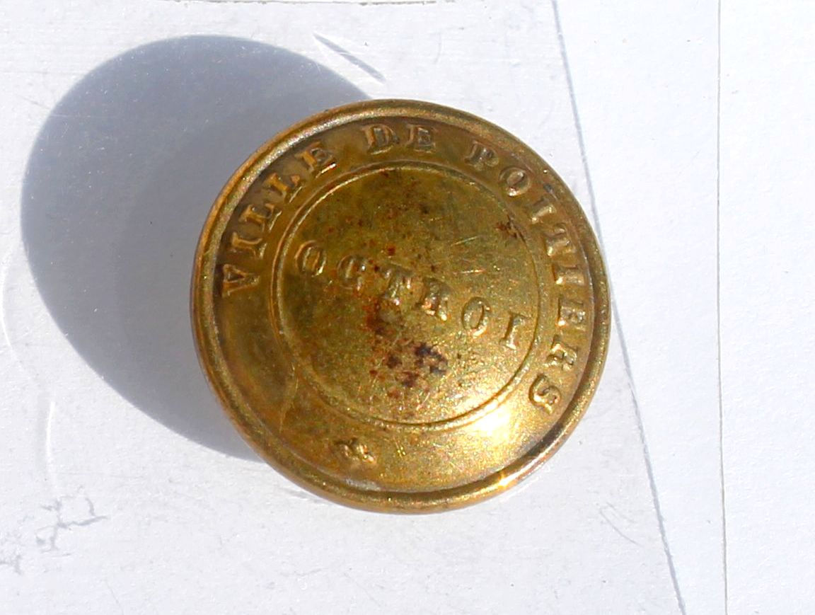 BOUTON UNIFORME ANCIEN - OCTROI VILLE DE POITIERS - T.W & W PARIS - D:16mm