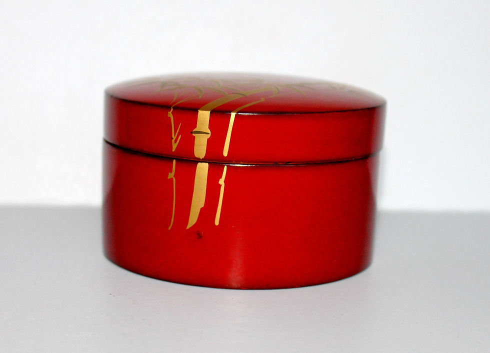 תמונה ממוזערת: ENSEMBLE BOITE + 4 SOUCOUPES OU DESSOUS DE VERRE EN CELLULOÏD  JAPON CHINE 9x6cm