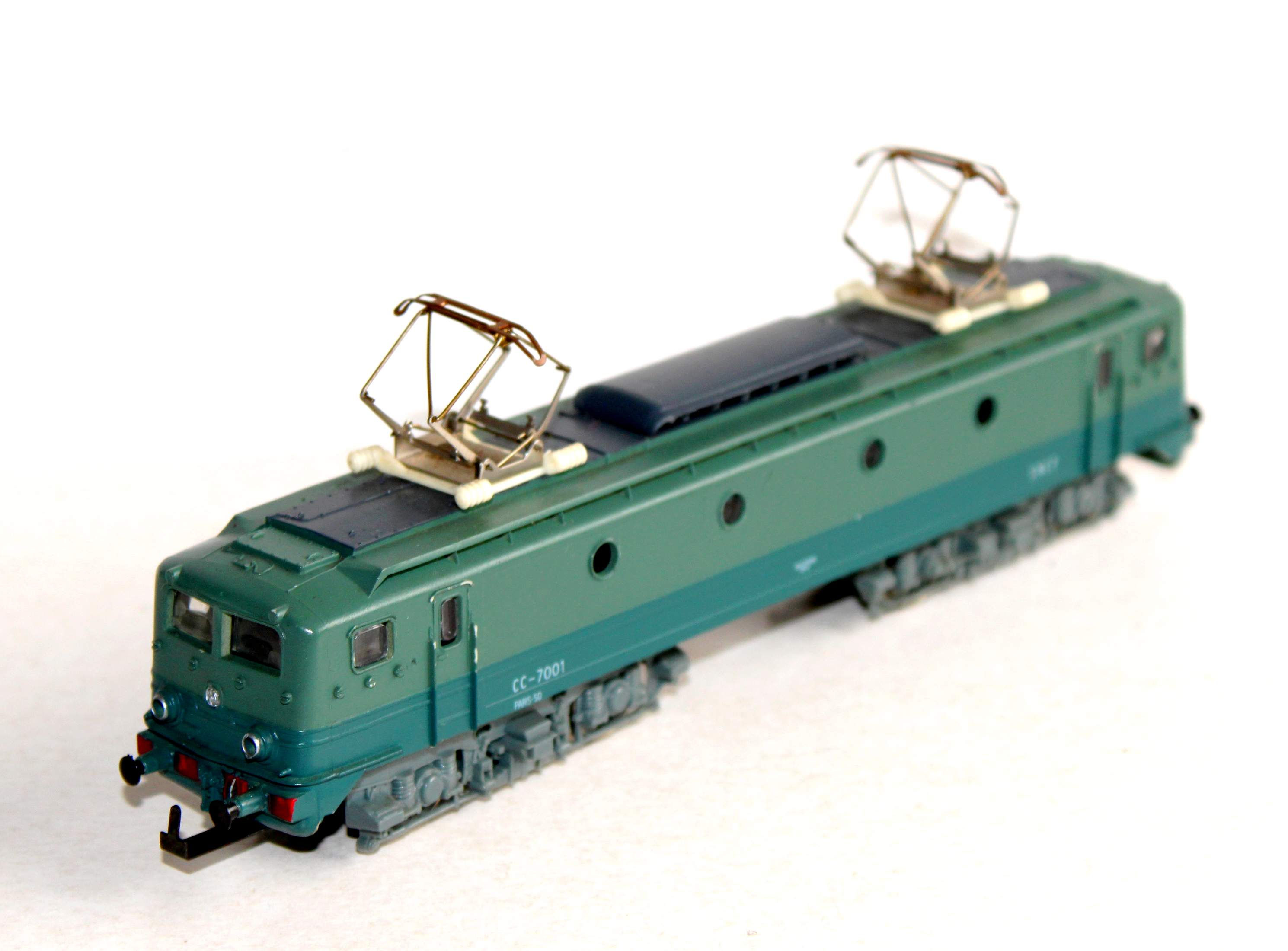 PIKO HO REF. J 880 LOCOMOTIVE MOTRICE ELECTRIQUE, SNCF CC 7001, CC 12V MOTEUR OK