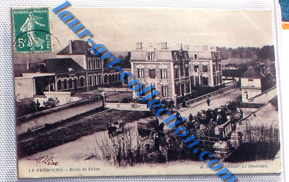 CPA ANIMÉ 27 LE NEUBOURG, ECOLE DES FILLES 1909 CARTE POSTALE NORMANDIE, CALECHE
