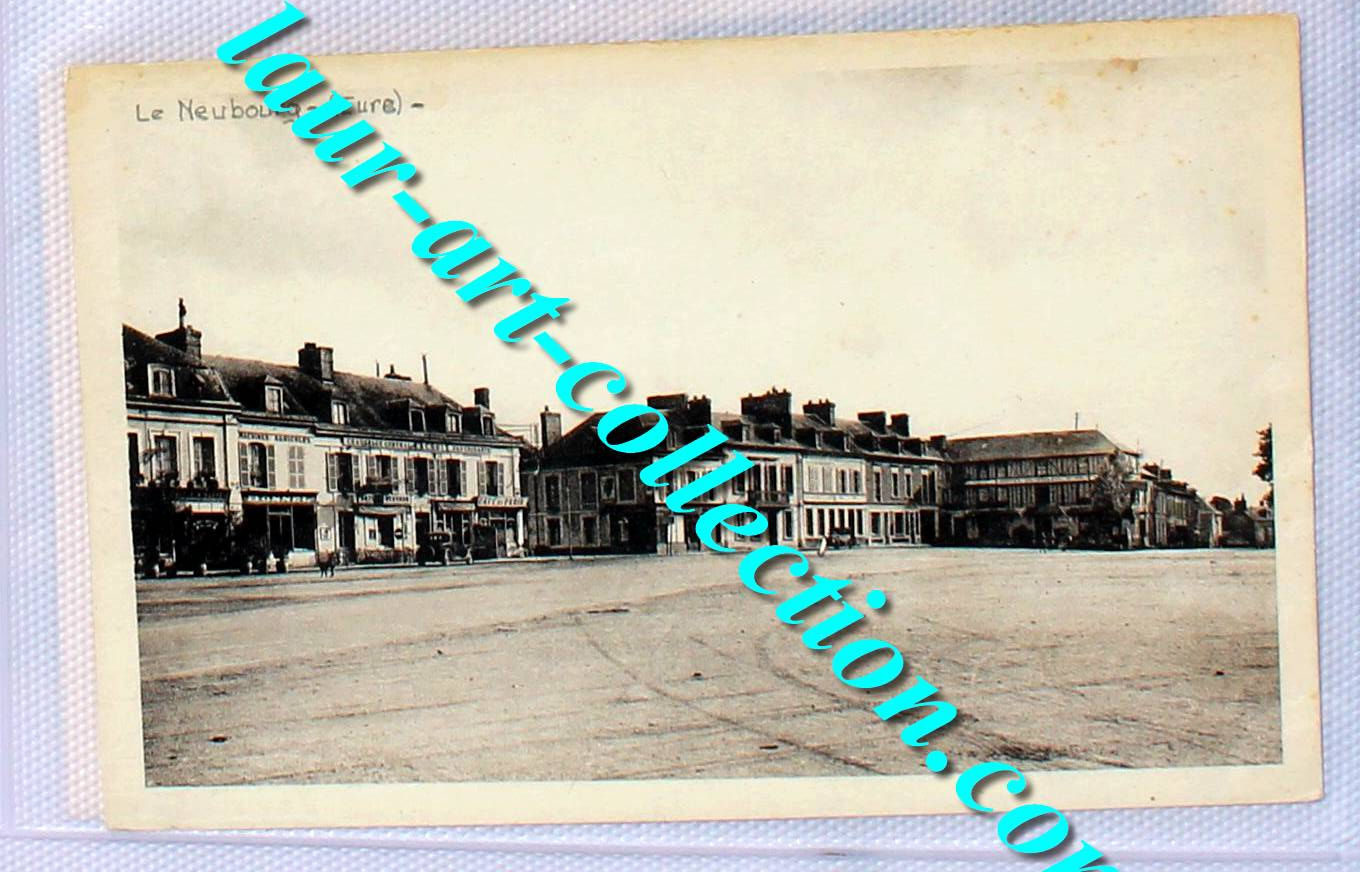 CPA 27 EURE LE NEUBOURG - PLACE, CENTRE VILLE COMMERCES CAFÉ RESTAURANT BATIMENT