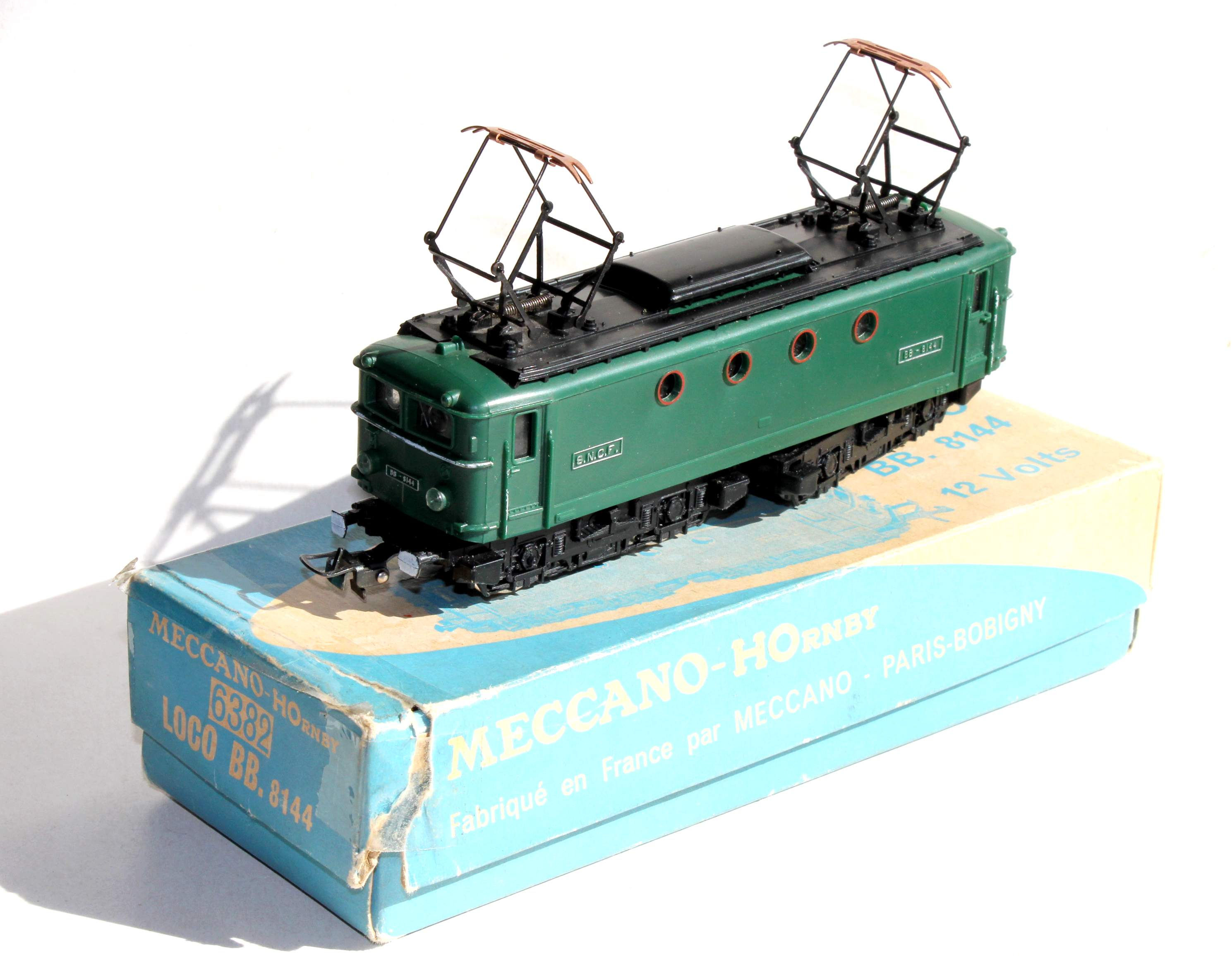 HORNBY HO 6382 LOCOMOTIVE MOTRICE ELECTRIQUE SNCF BB 8144, Bo-Bo MOTEUR CC OK