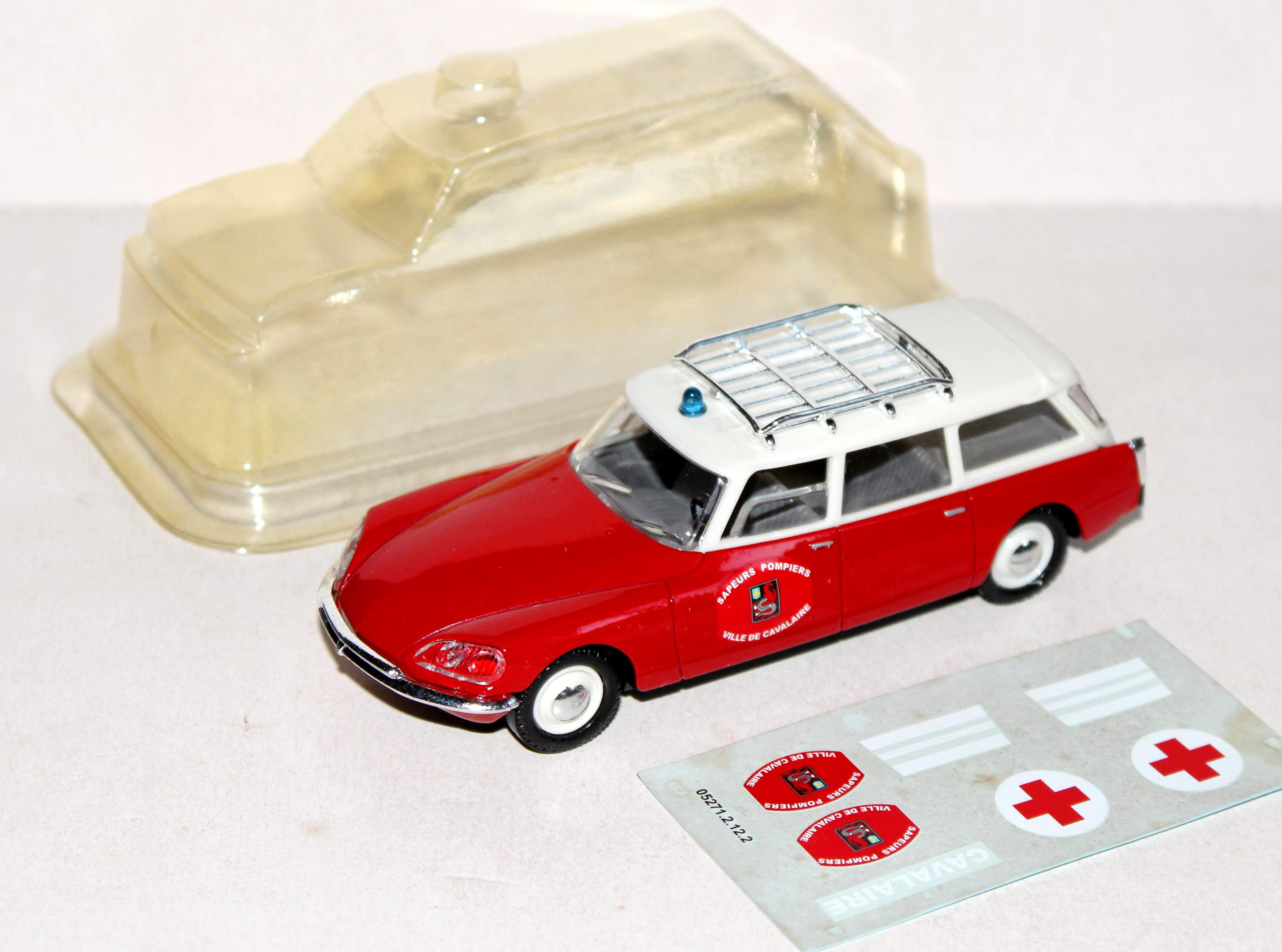 SOLIDO 1/43 CITROEN DS 21 BREAK POMPIER DE CAVALAIRE VOITURE SECOURS / A DECORER