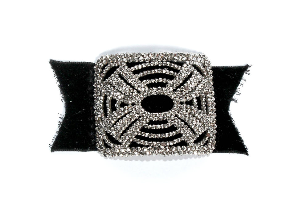 MAGNIFIQUE BOUCLE DE SOULIER / CEINTURE EN MÉTAL ARGENTÉ + VELOURS DECOR FACETTE