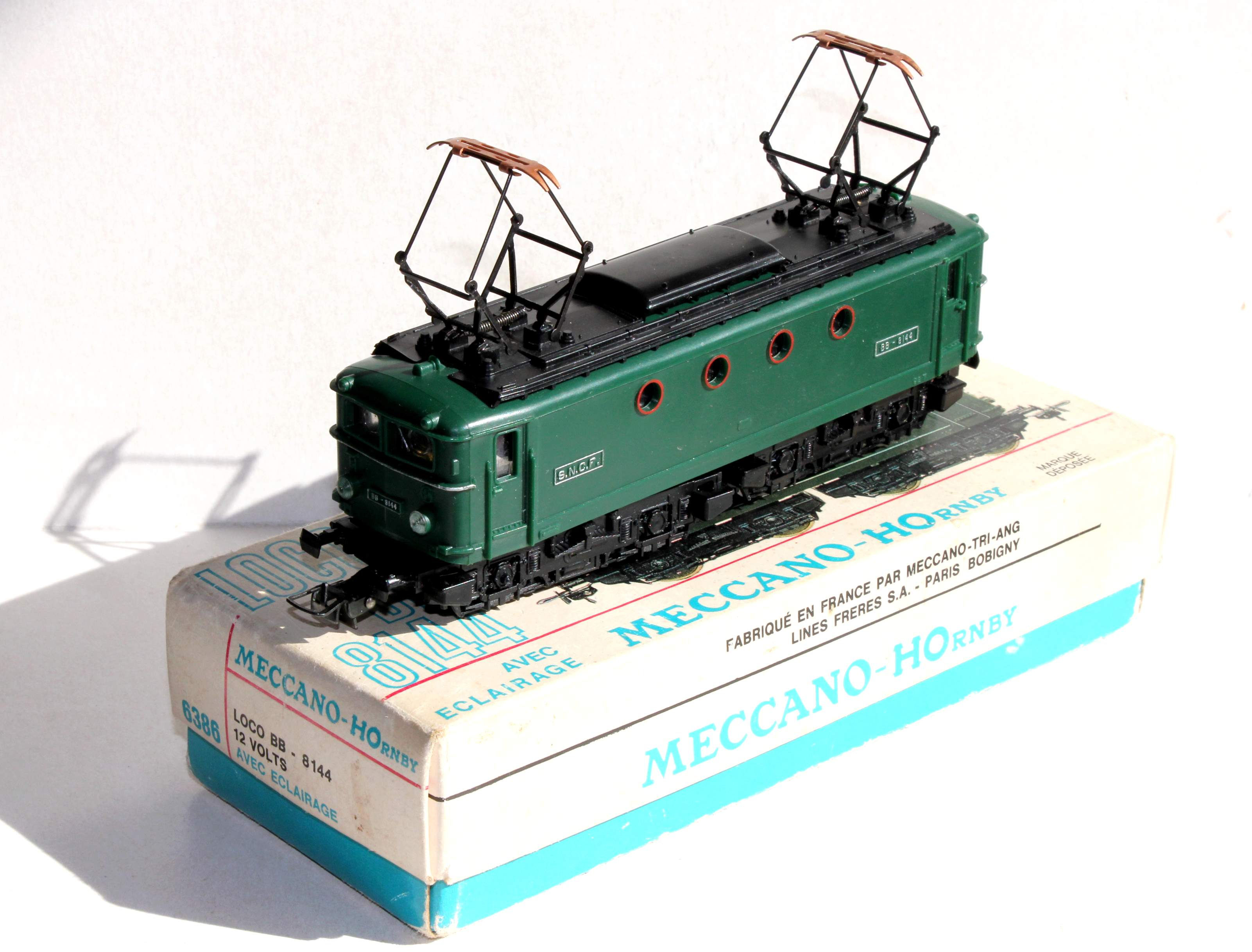 HORNBY HO 6386 LOCOMOTIVE MOTRICE ELECTRIQUE SNCF BB 8144, MOTEUR + ECLAIRAGE OK