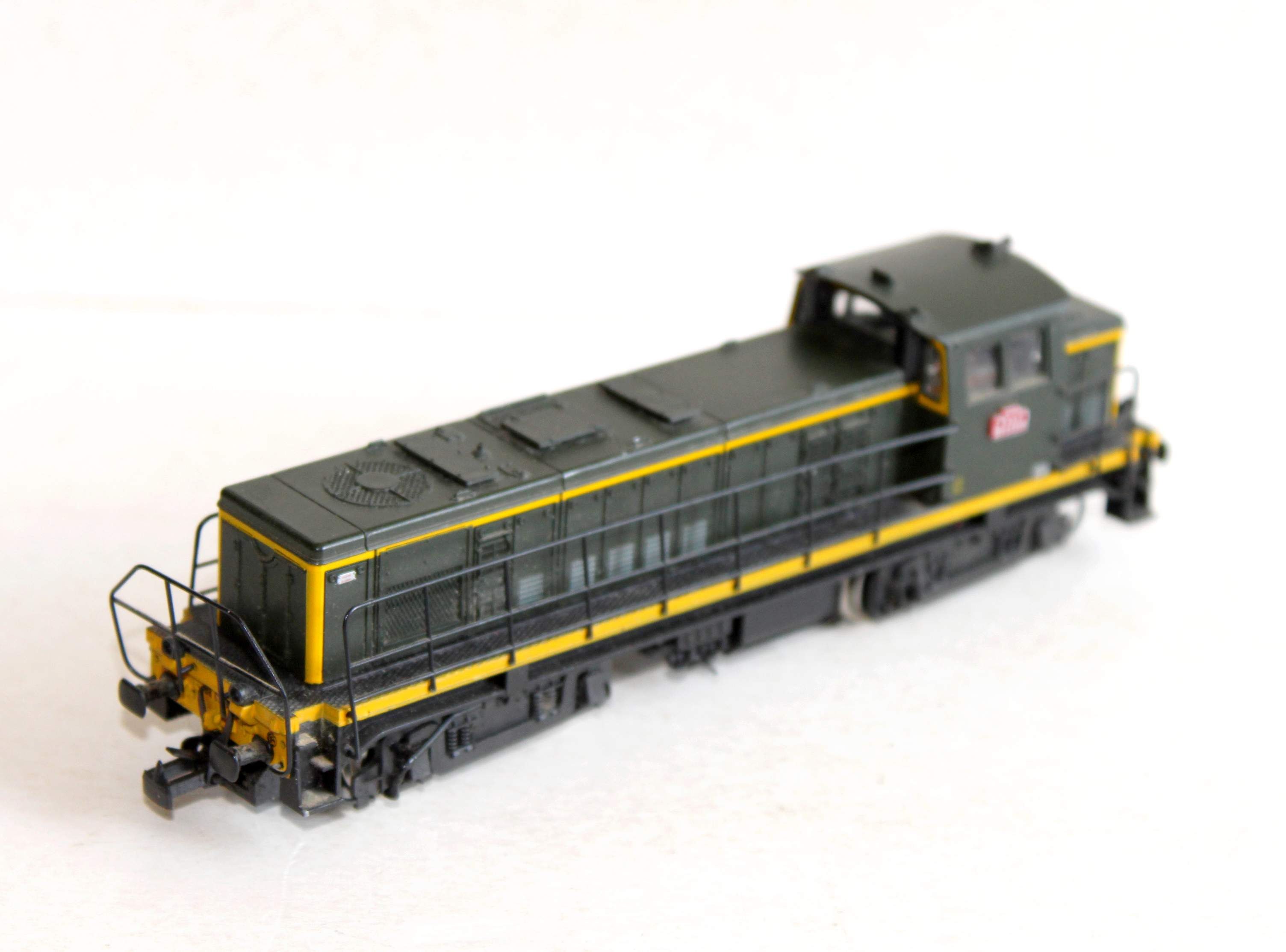 ROCO HO 04158 A, LOCOMOTIVE MOTRICE DIESEL LOCOTRACTEUR SNCF BB MOTEUR + FEUX OK