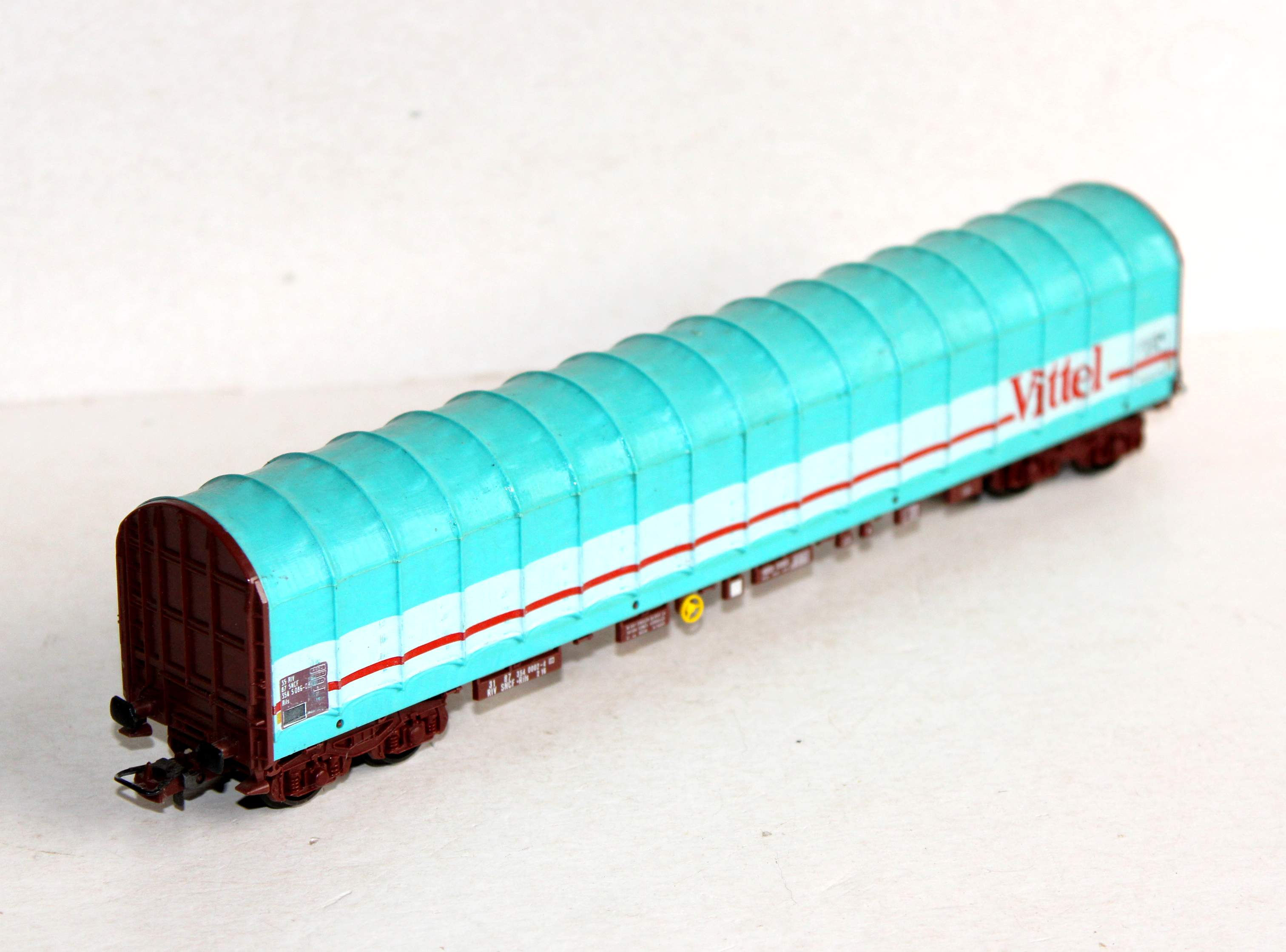LIMA HO 302860 LONG WAGON PLAT A DOSSIER DE FRET BACHÉ VITTEL SNCF TRANSPORT EAU