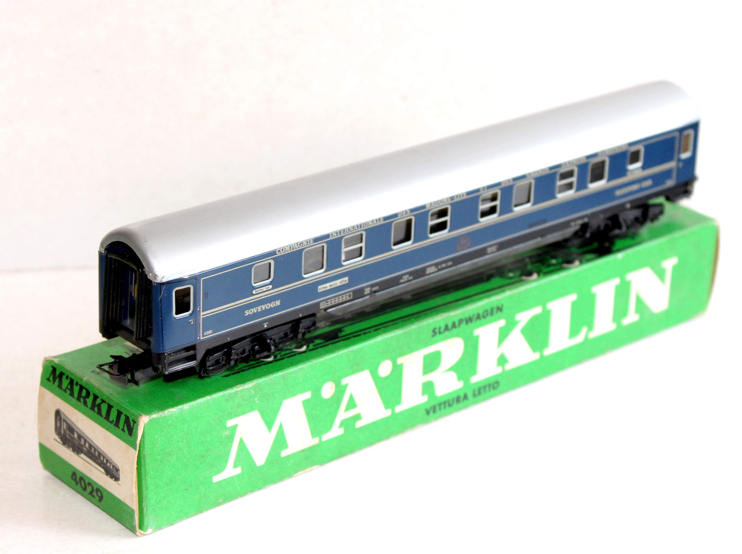 MARKLIN HO 4029 VOITURE LITS, WAGON VOYAGEUR COUCHETTE CIWL 4581, CA + ECLAIRAGE