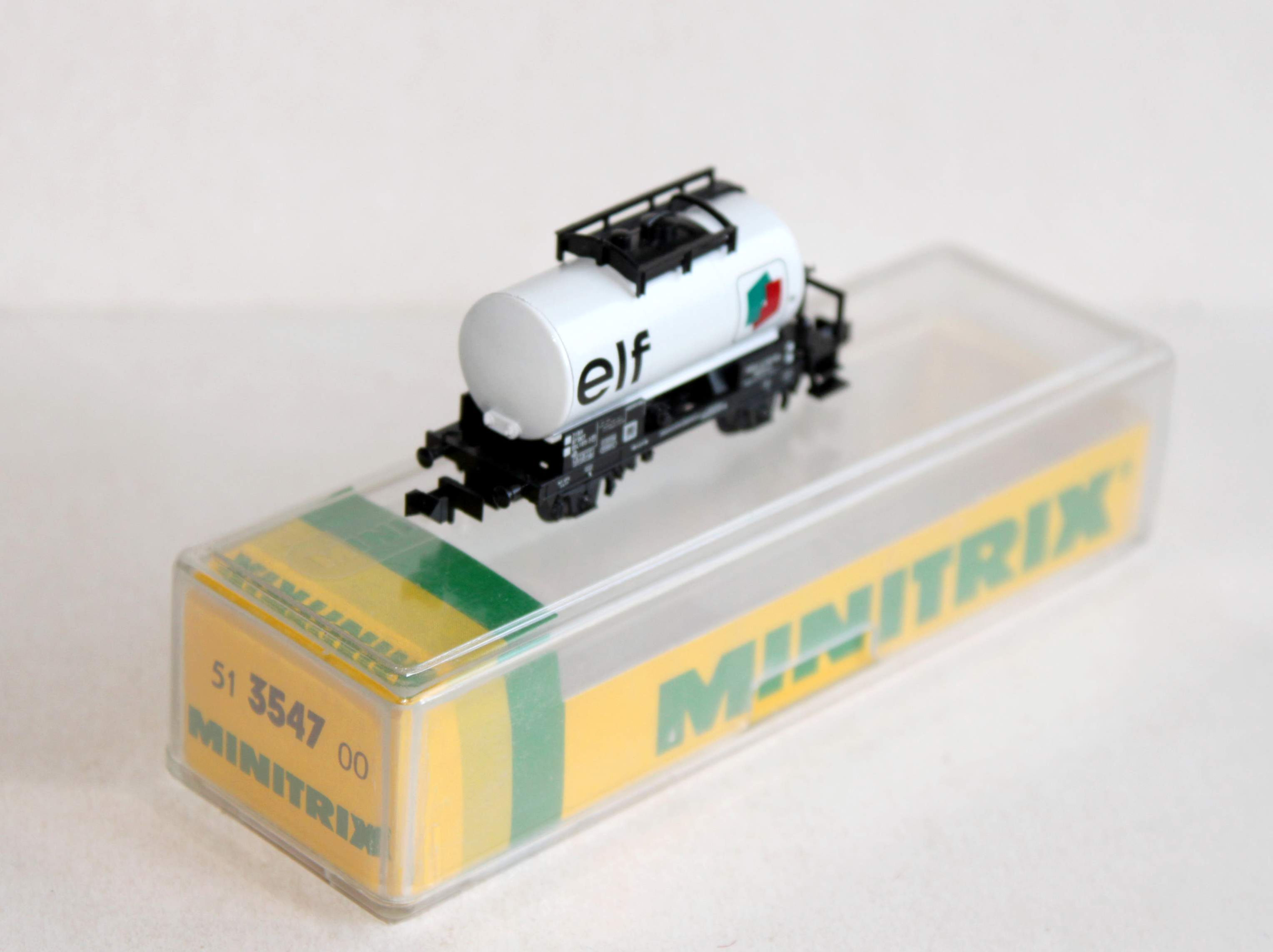 MINITRIX N 3547 WAGON CITERNE PLATEFORME ELF PORTE CUVE TRANSPORT PETROLIER SNCF