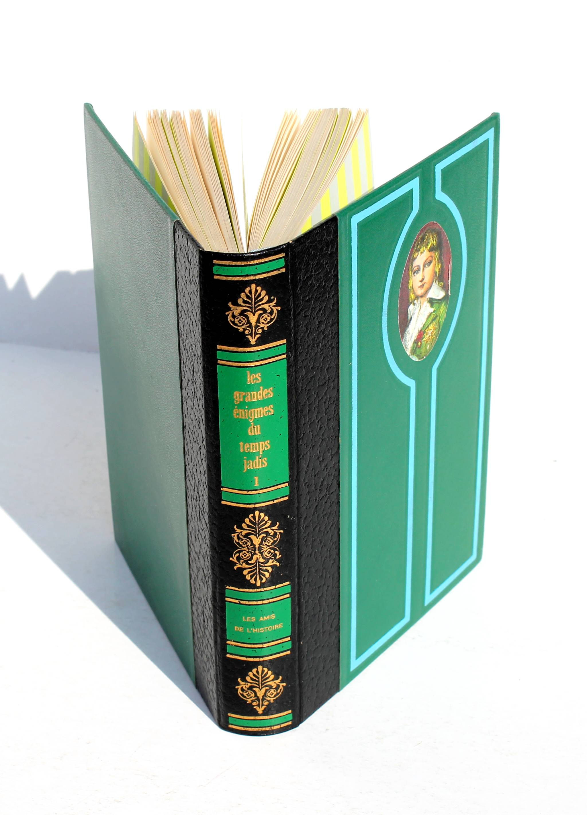 LES GRANDES ENIGMES DU TEMPS JADIS - N°1: LA QUETE DU GRAAL, LUCRECE VICTIME DES