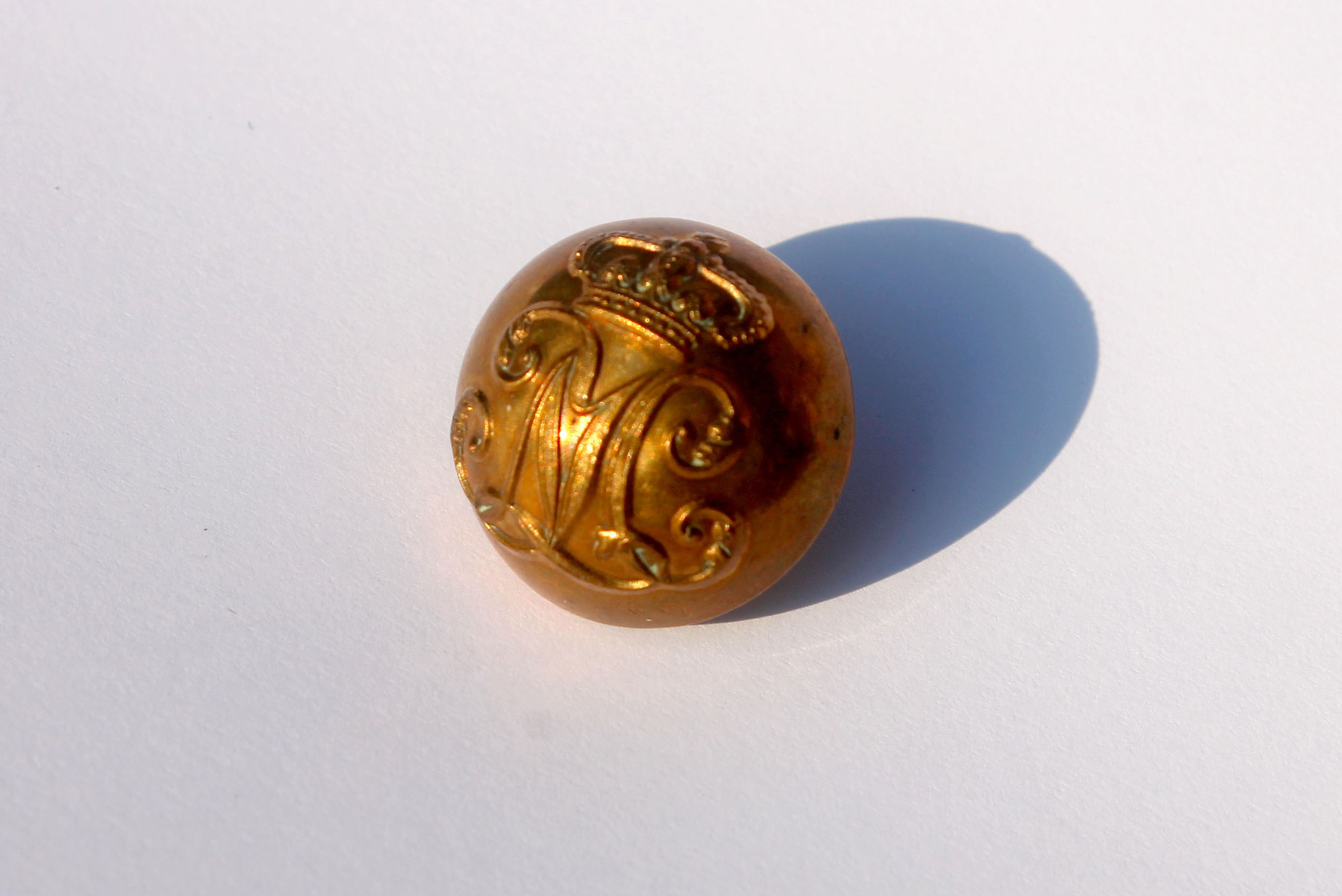 BOUTON UNIFORME ANCIEN DE LIVRÉE CHIFFRÉ ENTRELACÉ - MONOGRAMME "NLC"? - LUCAS S