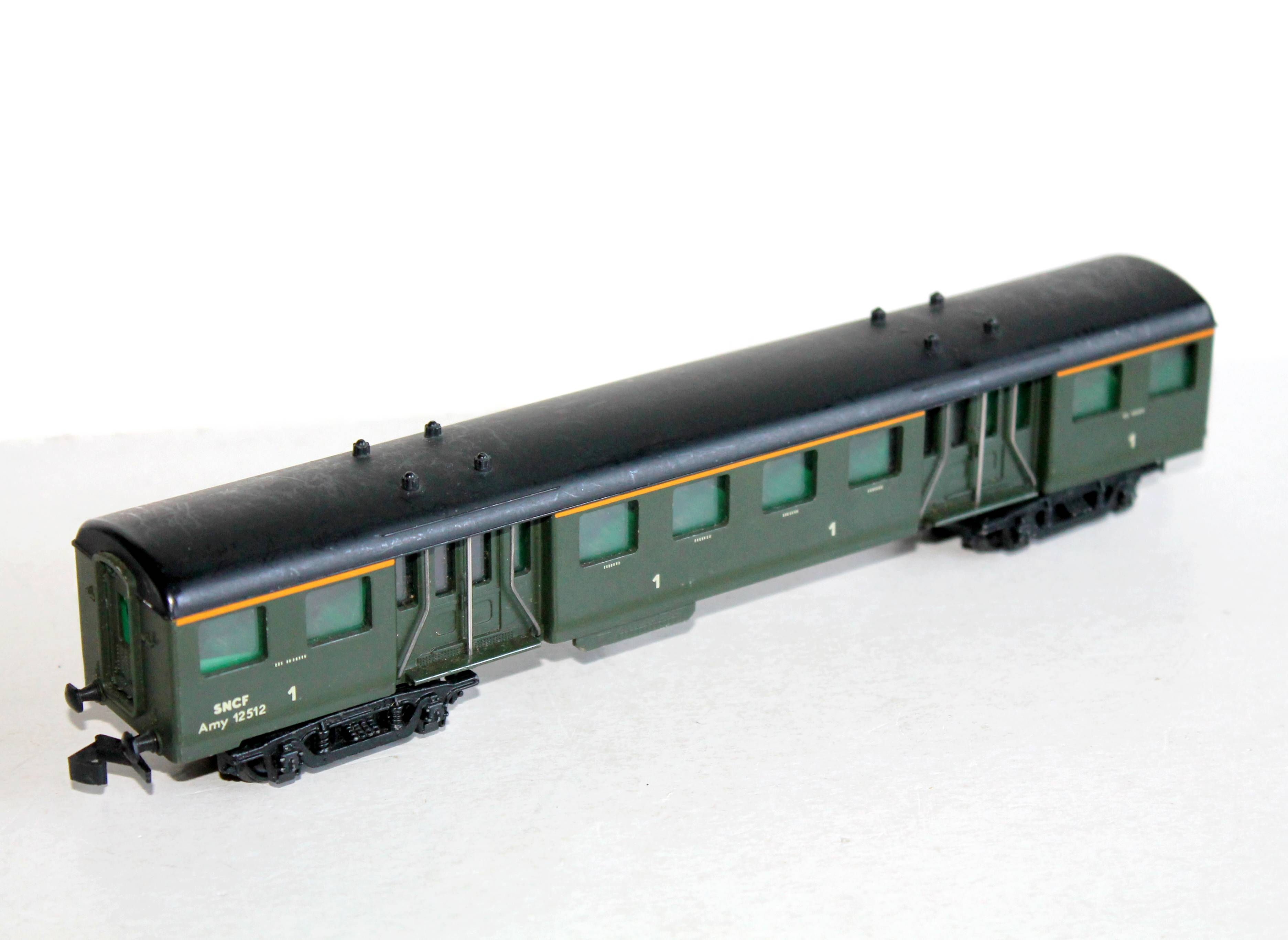 HORNBY HO 736 VOITURE VOYAGEUR DE BANLIEUE 1e CLASSE SNCF A, 12512 WAGON AMENAGÉ