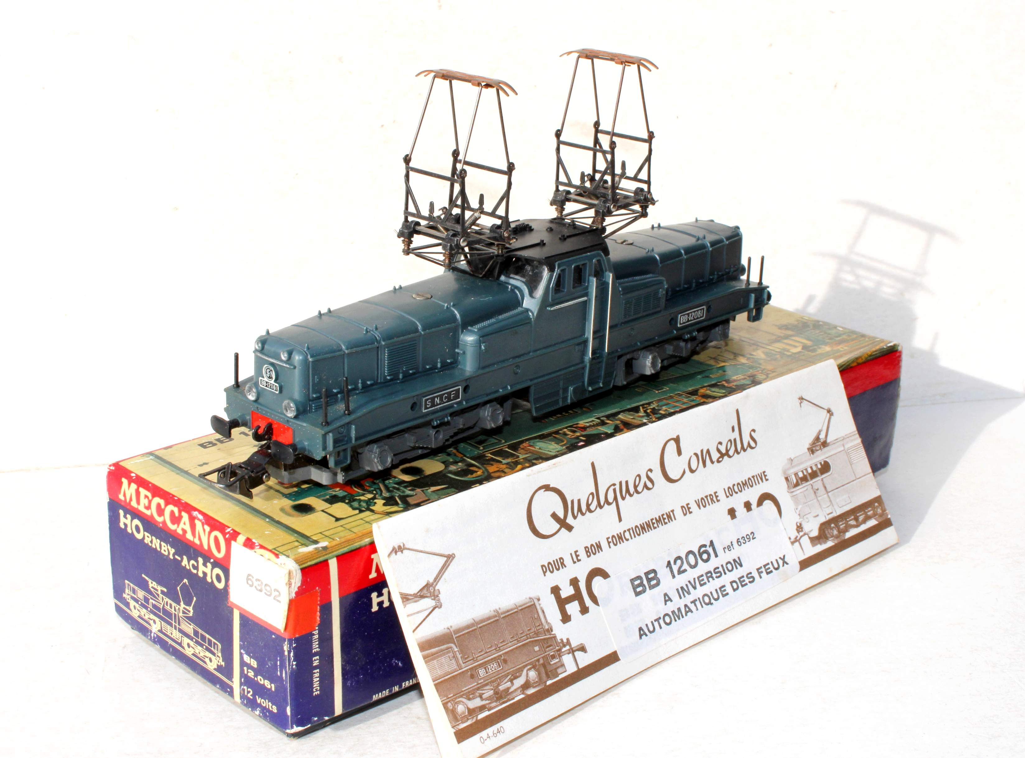 HORNBY HO 6392 LOCOMOTIVE MOTRICE ELECTRIQUE CROCODILE SNCF BB, MOTEUR + FEUX OK